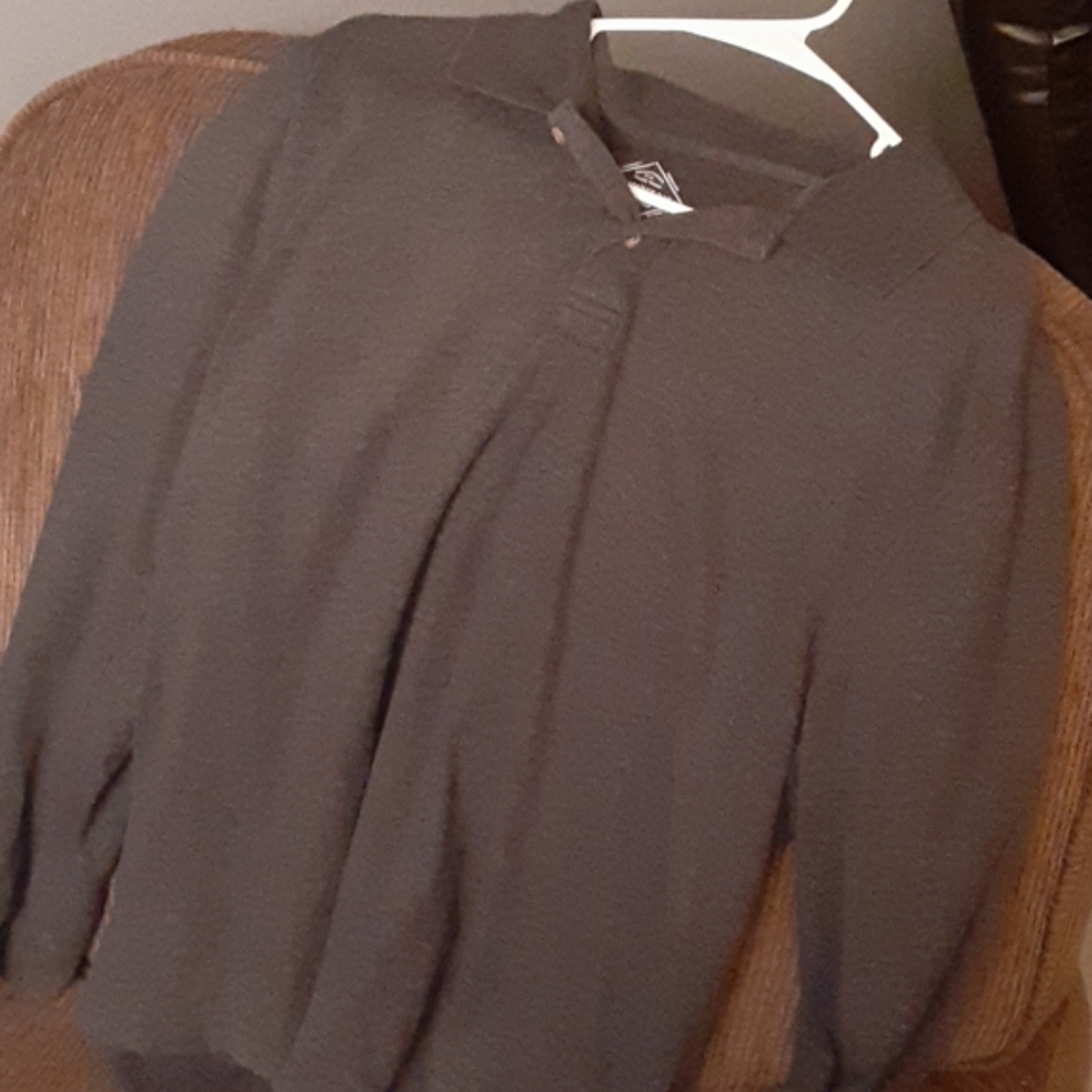 Long sleeve grey colored shirt